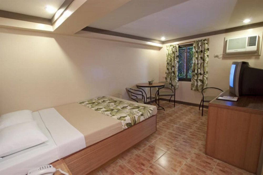 Pinoy Pamilya Hotel